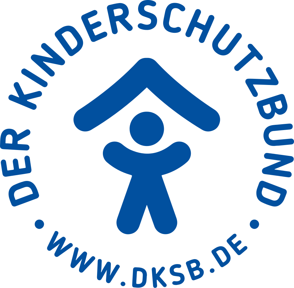 Blaues Logo mit der Abbildung eines Kindes unter einem Dach, umgeben von den Worten „Der Kinderschutzbund“ und der Website www.dksb.de in kreisförmiger Anordnung.